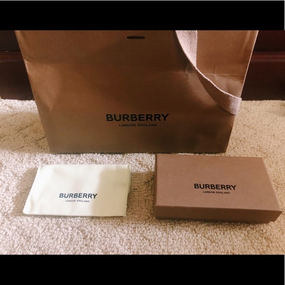 Burberry shopping set from London Store - Picture 1 of 4